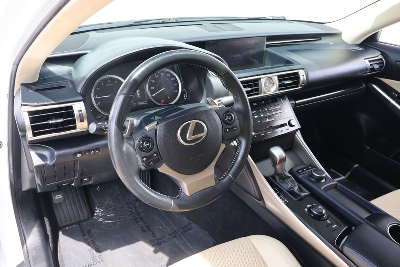 Lexus IS 250 Vehicle Full-screen Gallery Image 15