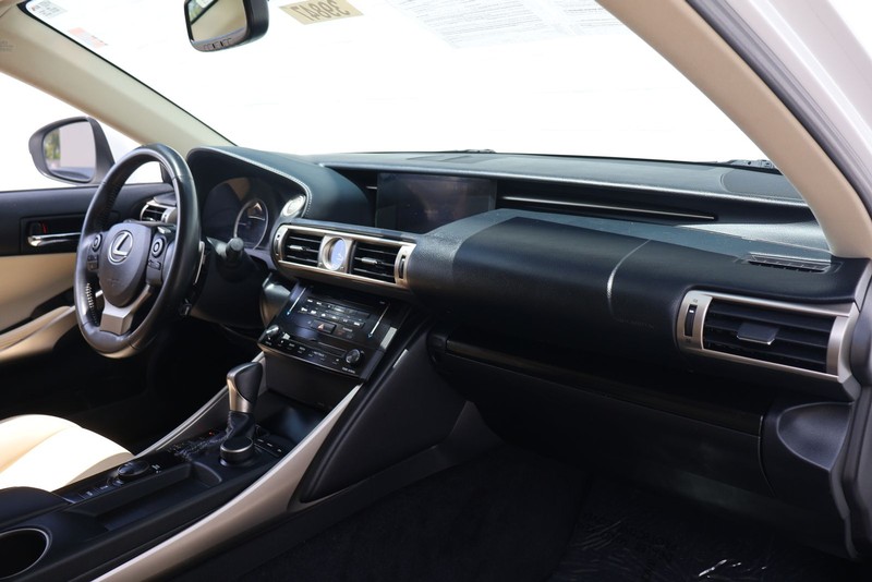 Lexus IS 250 Vehicle Full-screen Gallery Image 18