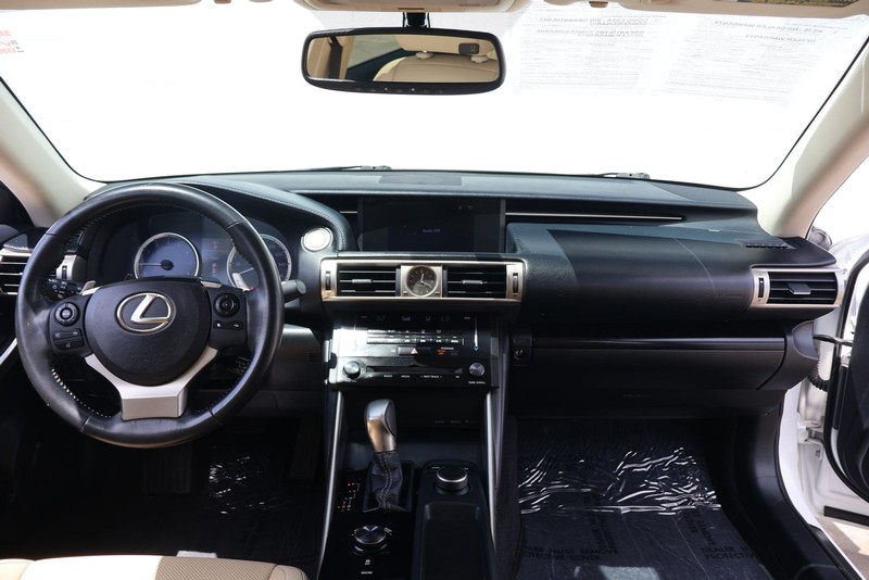 Lexus IS 250 Vehicle Full-screen Gallery Image 21