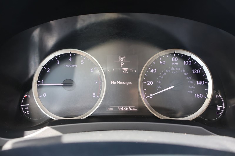Lexus IS 250 Vehicle Full-screen Gallery Image 22