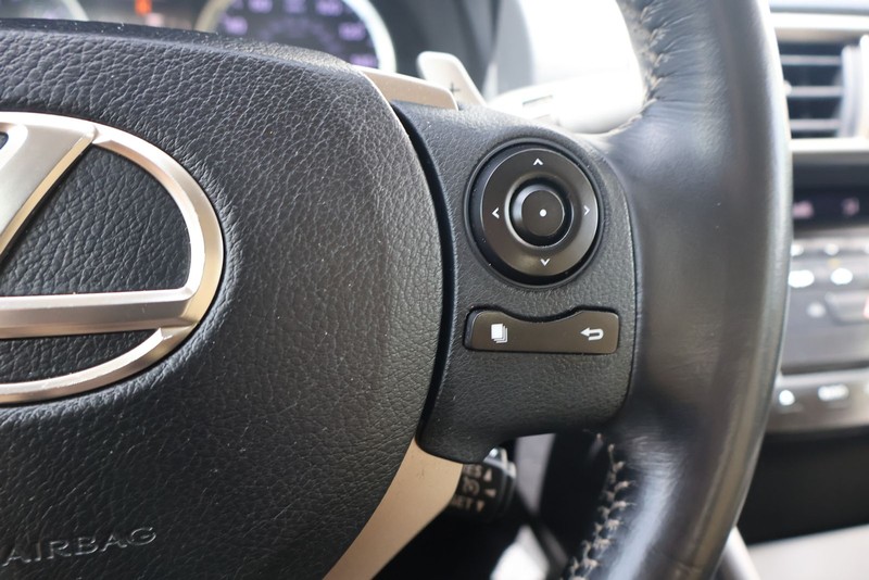 Lexus IS 250 Vehicle Full-screen Gallery Image 25
