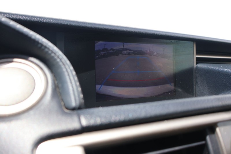 Lexus IS 250 Vehicle Full-screen Gallery Image 28