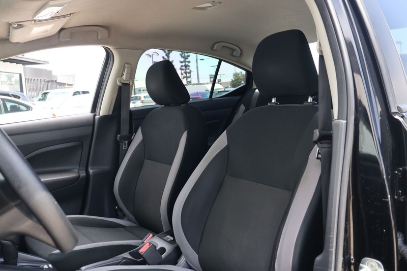Nissan Versa Vehicle Full-screen Gallery Image 16