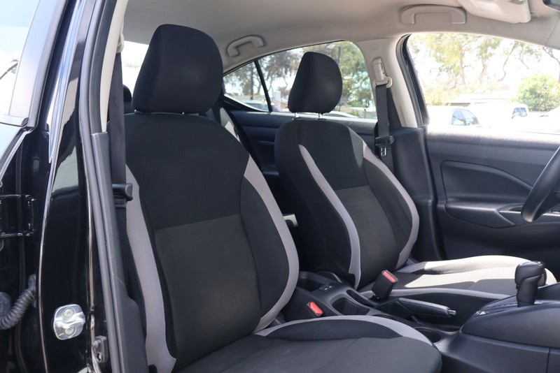 Nissan Versa Vehicle Full-screen Gallery Image 19