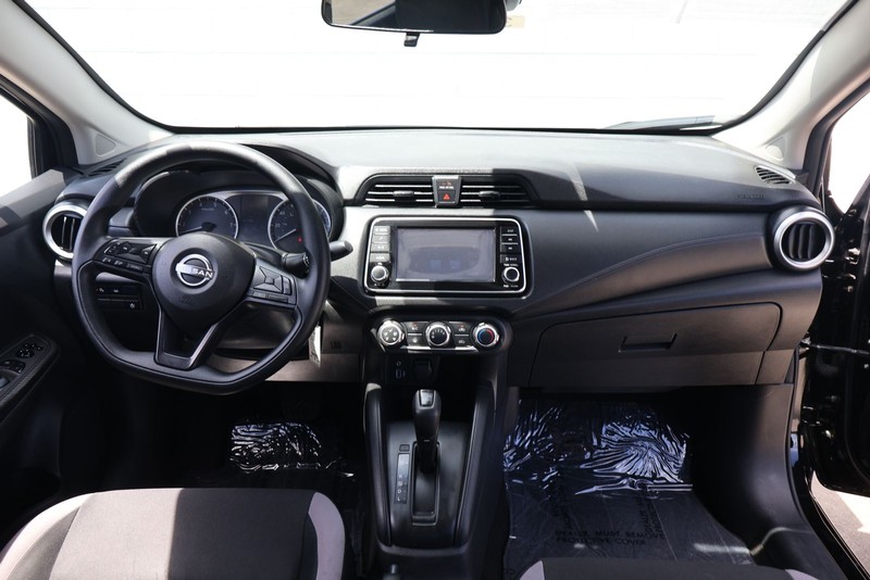 Nissan Versa Vehicle Full-screen Gallery Image 21
