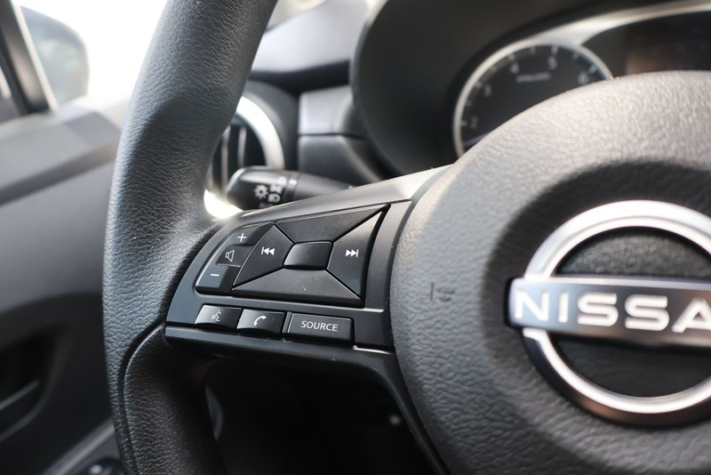 Nissan Versa Vehicle Full-screen Gallery Image 24