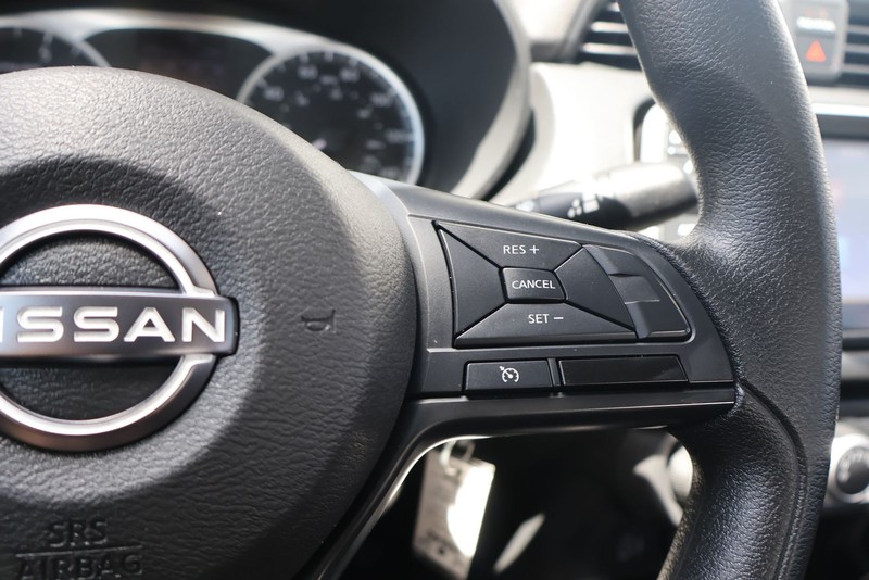 Nissan Versa Vehicle Full-screen Gallery Image 25