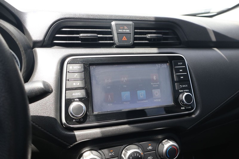 Nissan Versa Vehicle Full-screen Gallery Image 27