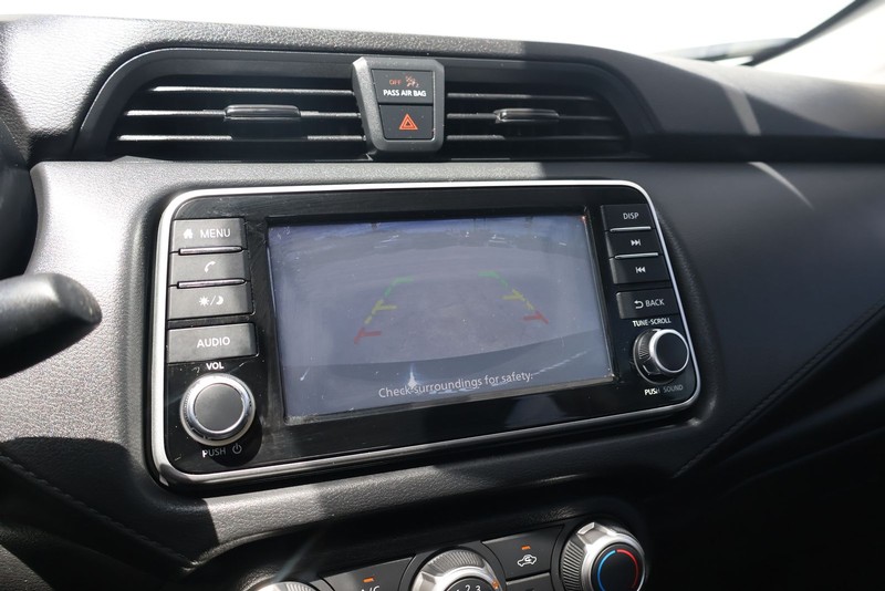 Nissan Versa Vehicle Full-screen Gallery Image 28