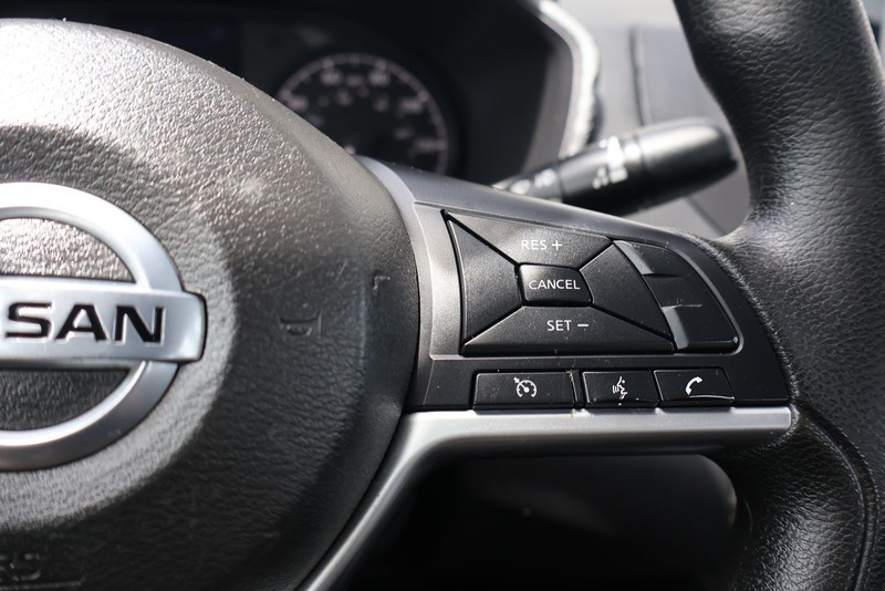 Nissan Altima Vehicle Full-screen Gallery Image 25