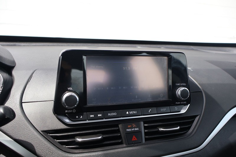 Nissan Altima Vehicle Full-screen Gallery Image 27