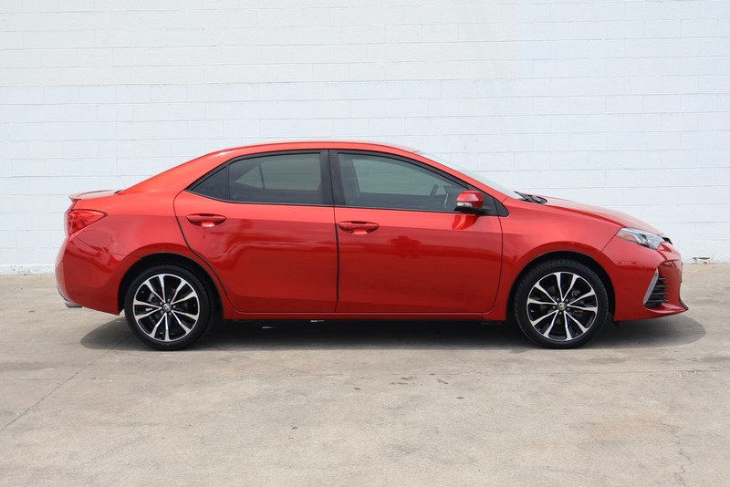 Toyota Corolla Vehicle Full-screen Gallery Image 04