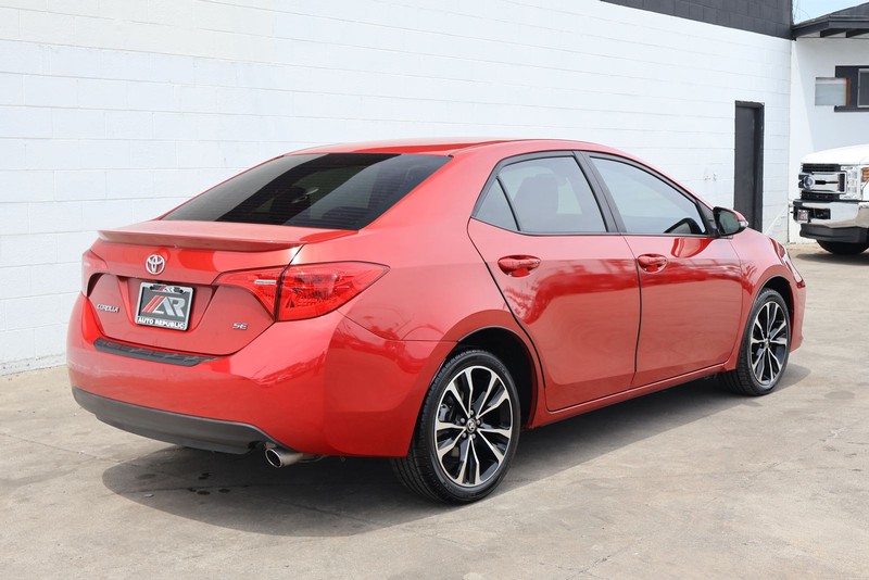 Toyota Corolla Vehicle Full-screen Gallery Image 05