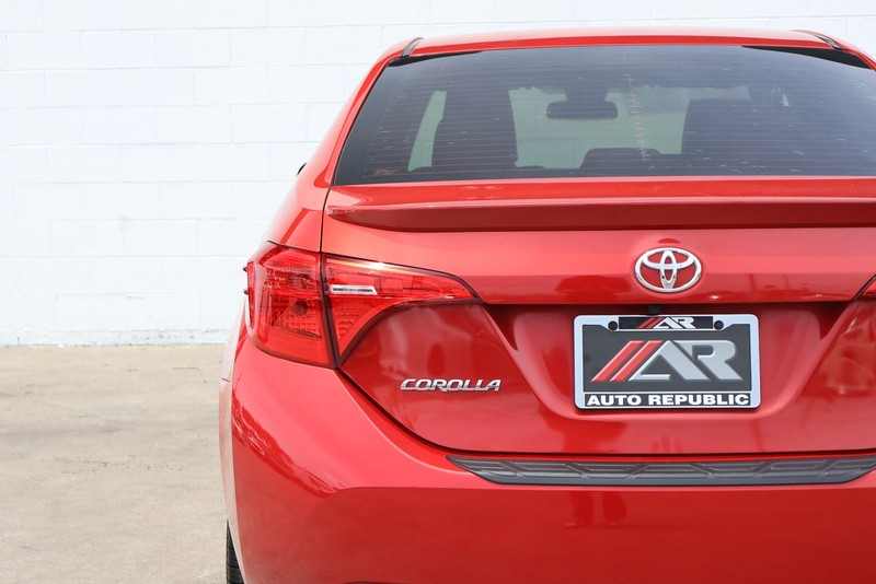 Toyota Corolla Vehicle Full-screen Gallery Image 07