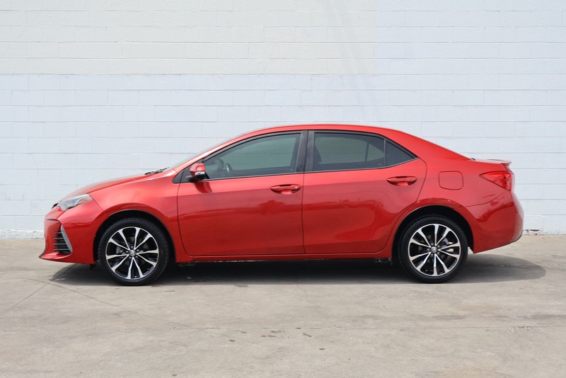 Toyota Corolla Vehicle Full-screen Gallery Image 10