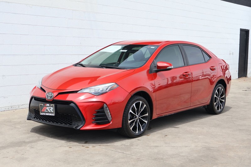 Toyota Corolla Vehicle Full-screen Gallery Image 11