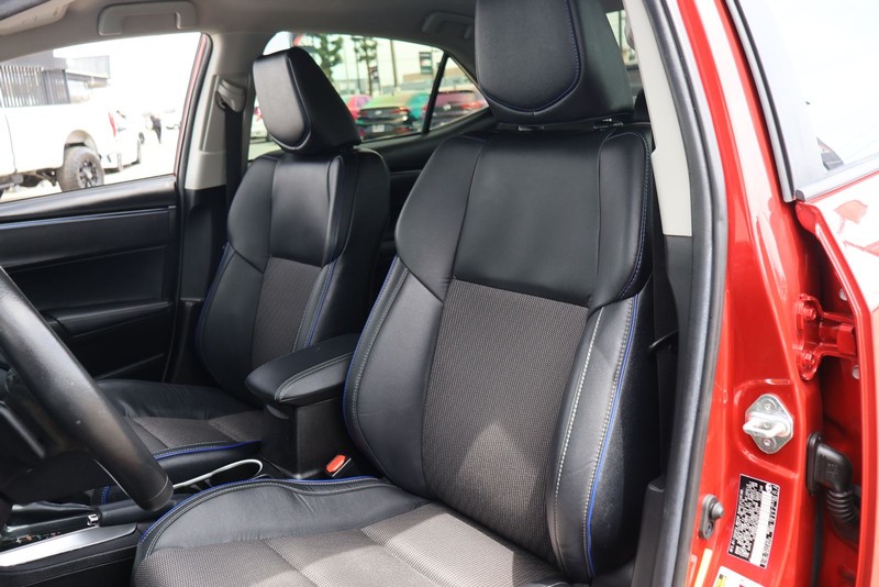 Toyota Corolla Vehicle Full-screen Gallery Image 16