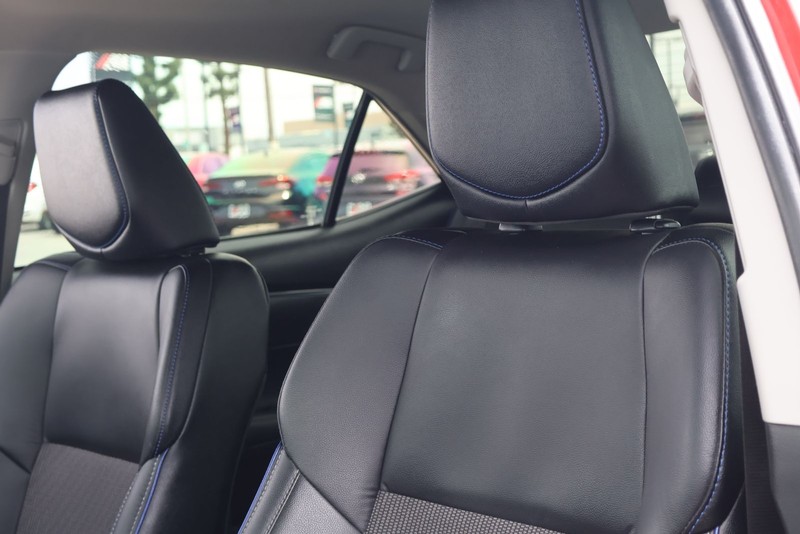 Toyota Corolla Vehicle Full-screen Gallery Image 17