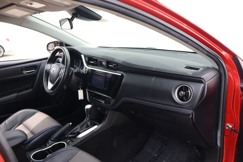 Toyota Corolla Vehicle Full-screen Gallery Image 18