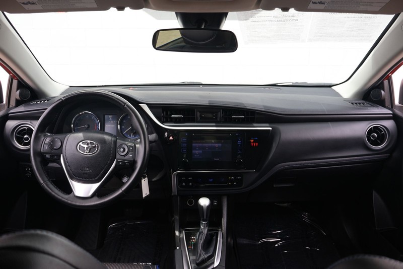 Toyota Corolla Vehicle Full-screen Gallery Image 21
