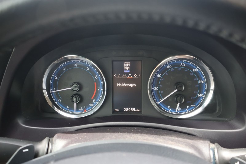 Toyota Corolla Vehicle Full-screen Gallery Image 22
