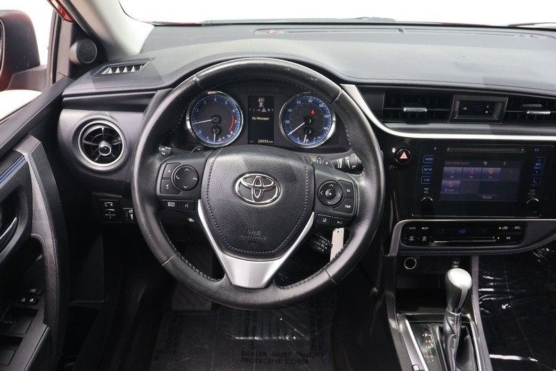 Toyota Corolla Vehicle Full-screen Gallery Image 23