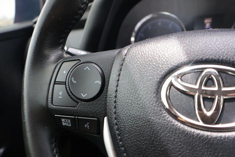 Toyota Corolla Vehicle Full-screen Gallery Image 24
