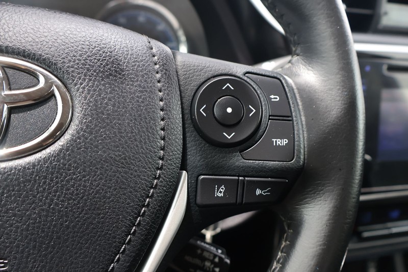Toyota Corolla Vehicle Full-screen Gallery Image 25