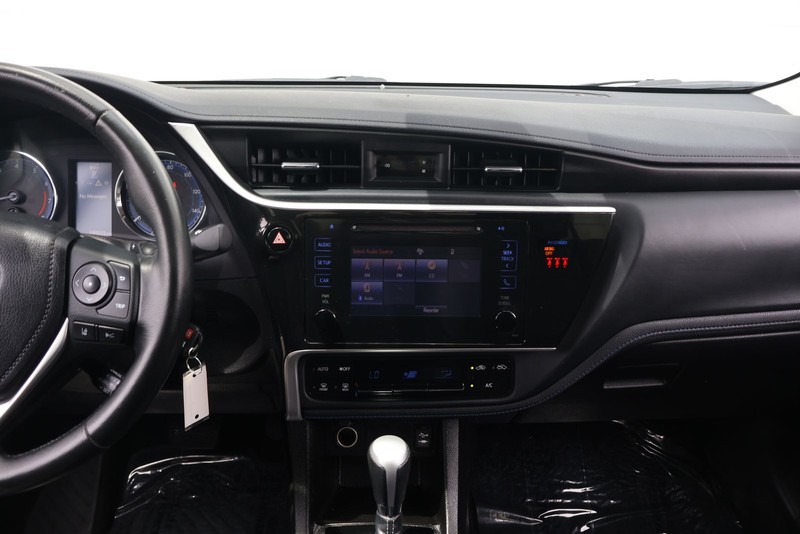 Toyota Corolla Vehicle Full-screen Gallery Image 26