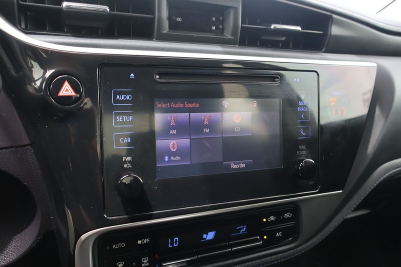 Toyota Corolla Vehicle Full-screen Gallery Image 27