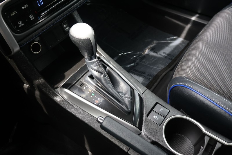 Toyota Corolla Vehicle Full-screen Gallery Image 29