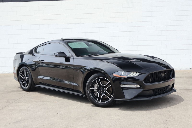 Ford Mustang Vehicle Full-screen Gallery Image 01
