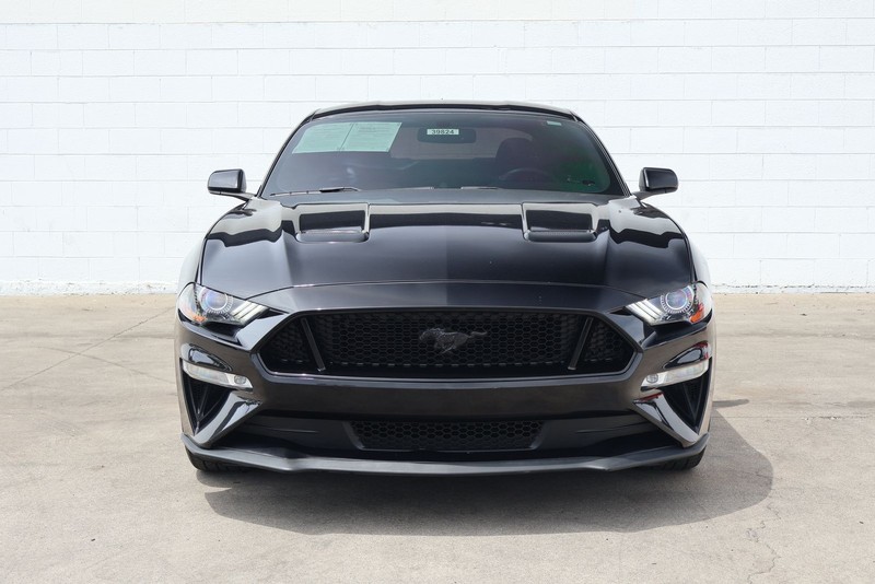 Ford Mustang Vehicle Full-screen Gallery Image 02