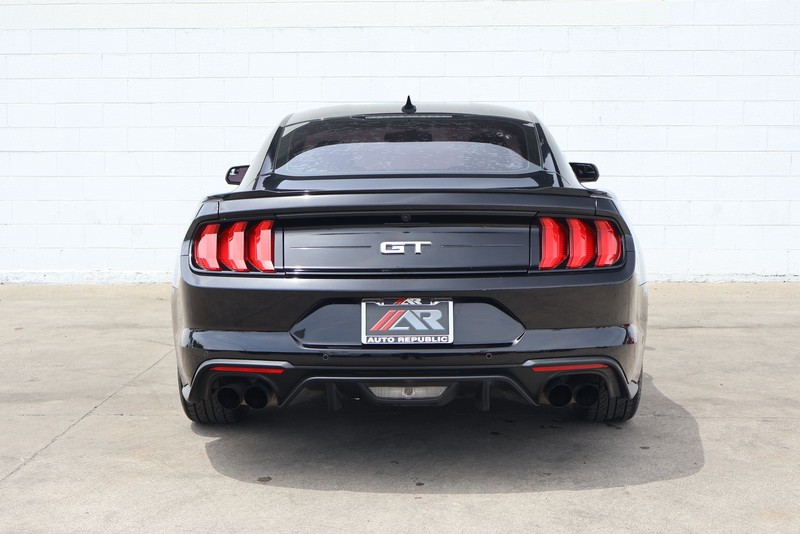 Ford Mustang Vehicle Full-screen Gallery Image 06