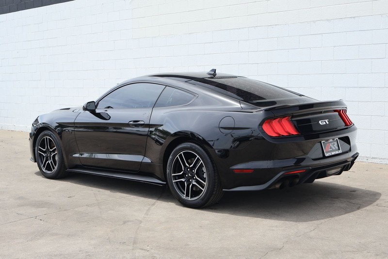 Ford Mustang Vehicle Full-screen Gallery Image 09