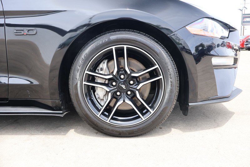 Ford Mustang Vehicle Full-screen Gallery Image 13