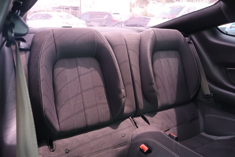Ford Mustang Vehicle Full-screen Gallery Image 20