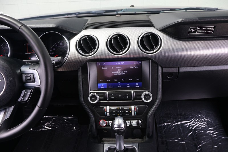 Ford Mustang Vehicle Full-screen Gallery Image 21