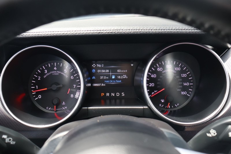 Ford Mustang Vehicle Full-screen Gallery Image 22