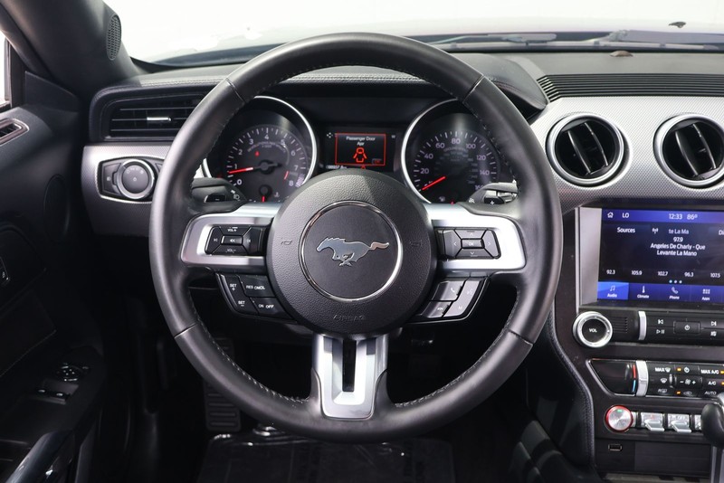 Ford Mustang Vehicle Full-screen Gallery Image 23