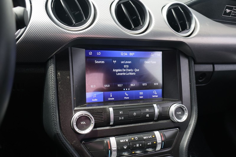Ford Mustang Vehicle Full-screen Gallery Image 26