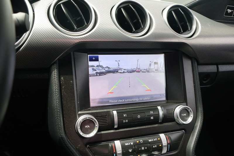 Ford Mustang Vehicle Full-screen Gallery Image 27