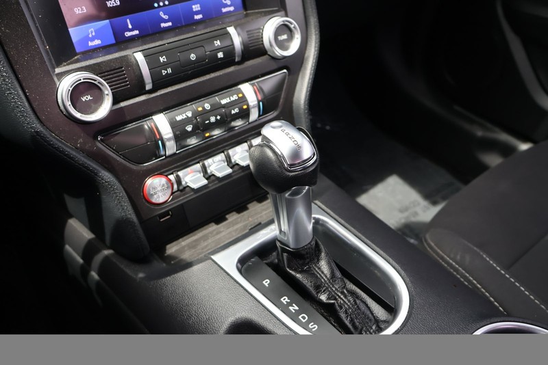 Ford Mustang Vehicle Full-screen Gallery Image 28