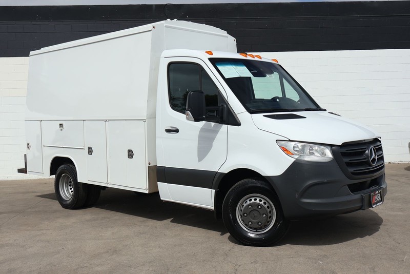 Mercedes-Benz Sprinter 3500 Vehicle Full-screen Gallery Image 02