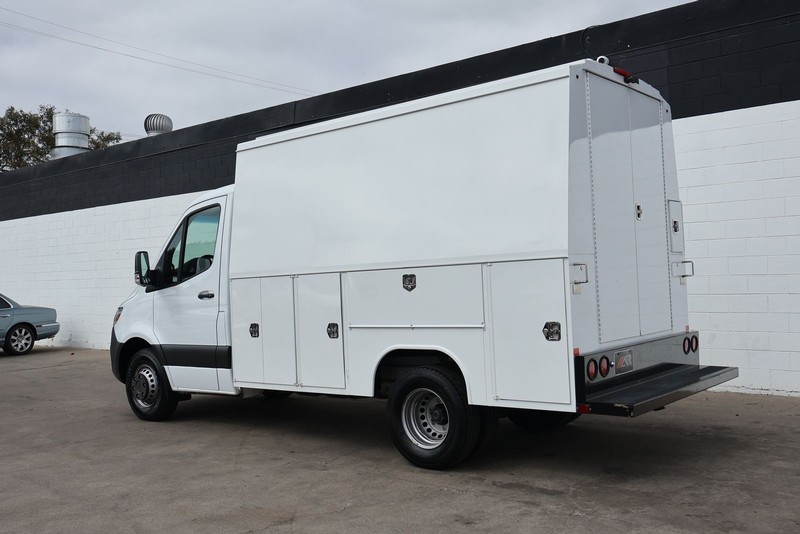 Mercedes-Benz Sprinter 3500 Vehicle Full-screen Gallery Image 10