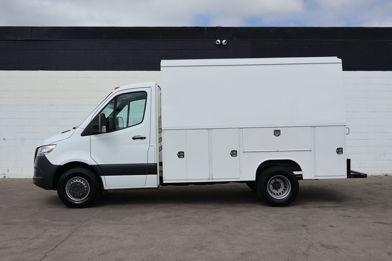 Mercedes-Benz Sprinter 3500 Vehicle Full-screen Gallery Image 11