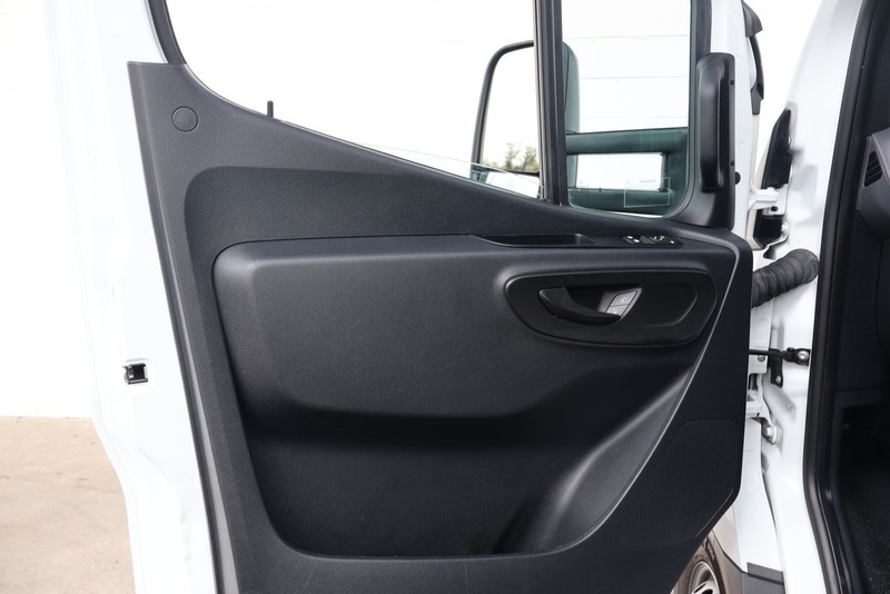 Mercedes-Benz Sprinter 3500 Vehicle Full-screen Gallery Image 15