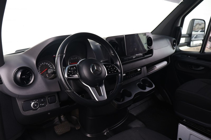 Mercedes-Benz Sprinter 3500 Vehicle Full-screen Gallery Image 16