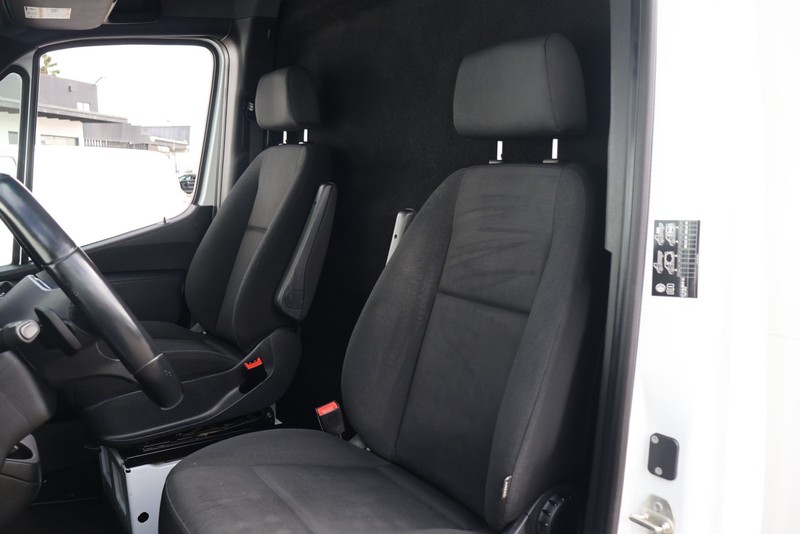 Mercedes-Benz Sprinter 3500 Vehicle Full-screen Gallery Image 17
