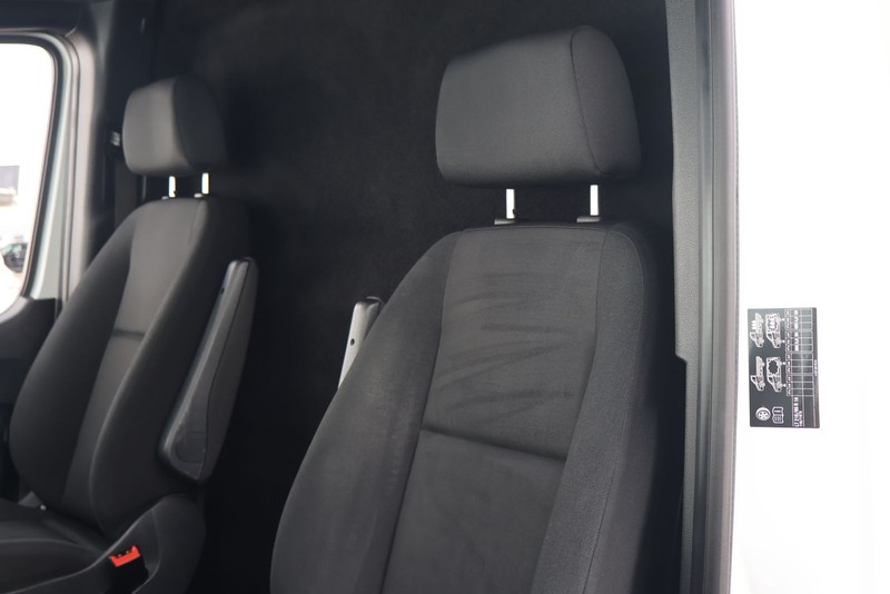 Mercedes-Benz Sprinter 3500 Vehicle Full-screen Gallery Image 18